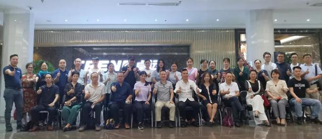 媒体来了!卓远健康能量馆来了
